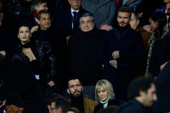 Ο φακός συνέλαβε τον David Beckham να φλερτάρει την Bella Hadid Ο φακός συνέλαβε τον David Beckham να φλερτάρει την Bella Hadid