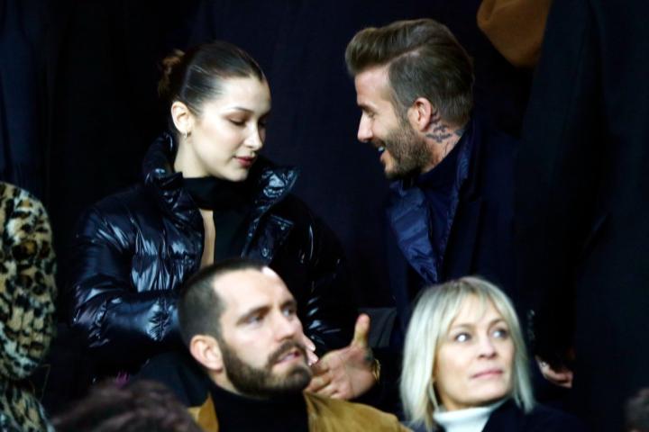 Ο φακός συνέλαβε τον David Beckham να φλερτάρει την Bella Hadid Ο φακός συνέλαβε τον David Beckham να φλερτάρει την Bella Hadid