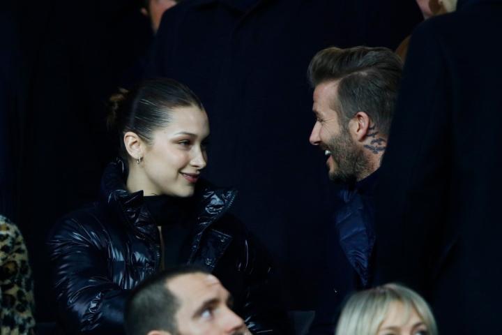 Ο φακός συνέλαβε τον David Beckham να φλερτάρει την Bella Hadid Ο φακός συνέλαβε τον David Beckham να φλερτάρει την Bella Hadid