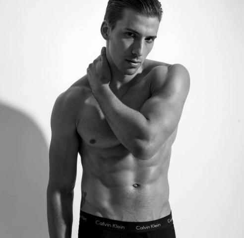 Ο δίδυμος αδερφός της Scarlett Johansson παραείναι γοητευτικός, δε νομίζεις; Ο δίδυμος αδερφός της Scarlett Johansson παραείναι γοητευτικός, δε νομίζεις;