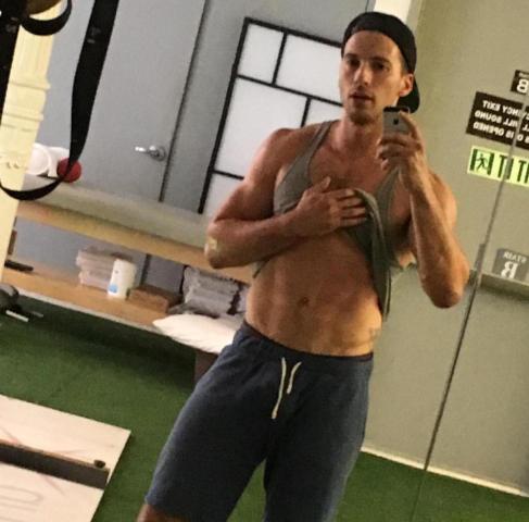 Ο δίδυμος αδερφός της Scarlett Johansson παραείναι γοητευτικός, δε νομίζεις; Ο δίδυμος αδερφός της Scarlett Johansson παραείναι γοητευτικός, δε νομίζεις;