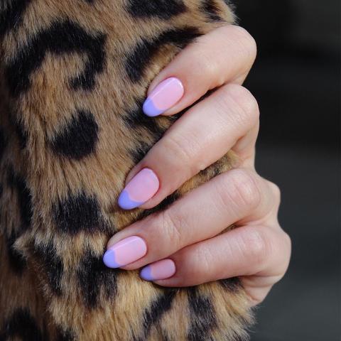 Two-toned mani: 7 ιδέες για χρωματικούς συνδυασμούς στο μανικιούρ Two-toned mani: 7 ιδέες για χρωματικούς συνδυασμούς στο μανικιούρ