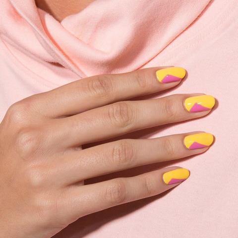 Two-toned mani: 7 ιδέες για χρωματικούς συνδυασμούς στο μανικιούρ Two-toned mani: 7 ιδέες για χρωματικούς συνδυασμούς στο μανικιούρ