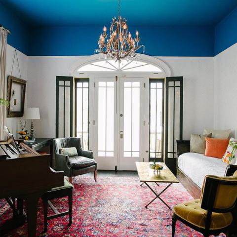 Πες όχι στα λευκά ταβάνια και προτίμησε τη νέα τάση που θα αλλάξει ολοκληρωτικά το χώρο Πες όχι στα λευκά ταβάνια και προτίμησε τη νέα τάση που θα αλλάξει ολοκληρωτικά το χώρο