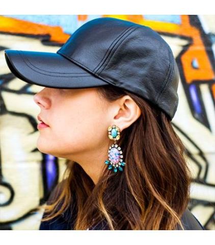 Τα νέα σκουλαρίκια είναι glamorous και πιο εντυπωσιακά από ποτέ Τα νέα σκουλαρίκια είναι glamorous και πιο εντυπωσιακά από ποτέ