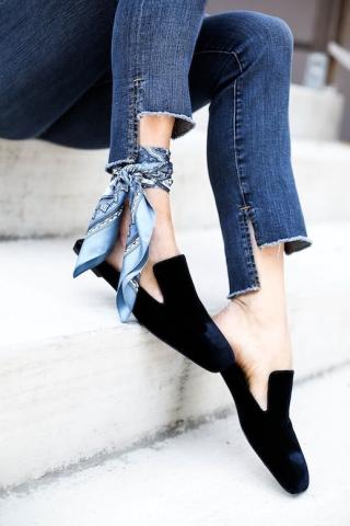 7 ξεχωριστοί τρόποι να φορέσεις το φουλάρι σου 7 ξεχωριστοί τρόποι να φορέσεις το φουλάρι σου