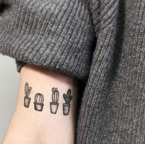Tiny tattoos: Οι πιο πρωτότυπες ιδέες για διακριτικά τατουάζ Tiny tattoos: Οι πιο πρωτότυπες ιδέες για διακριτικά τατουάζ