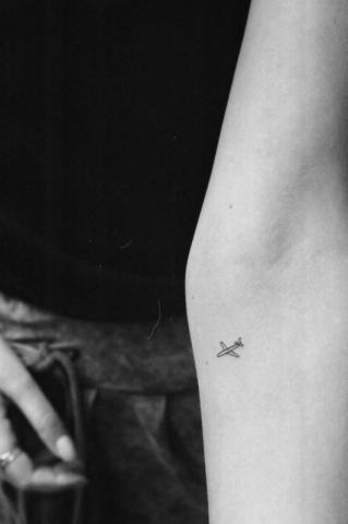 Tiny tattoos: Οι πιο πρωτότυπες ιδέες για διακριτικά τατουάζ Tiny tattoos: Οι πιο πρωτότυπες ιδέες για διακριτικά τατουάζ