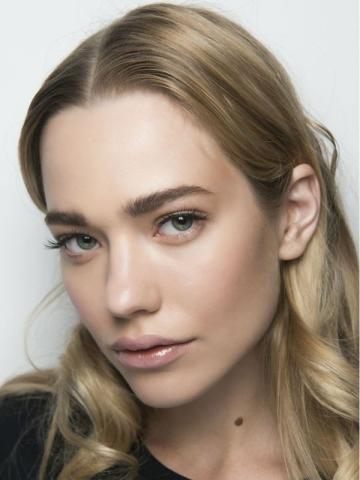 Τα highlights είναι το βασικό συστατικό για υπέροχα ξανθά μαλλιά Τα highlights είναι το βασικό συστατικό για υπέροχα ξανθά μαλλιά