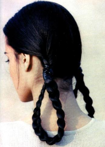 Macaron buns: Το hair trend που αγαπούν οι Γαλλίδες Macaron buns: Το hair trend που αγαπούν οι Γαλλίδες