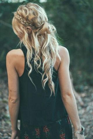 Boho hairstyle για ένα ανέμελο, καλοκαιρινό look Boho hairstyle για ένα ανέμελο, καλοκαιρινό look