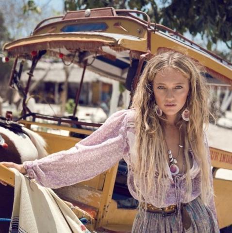 Boho hairstyle για ένα ανέμελο, καλοκαιρινό look Boho hairstyle για ένα ανέμελο, καλοκαιρινό look
