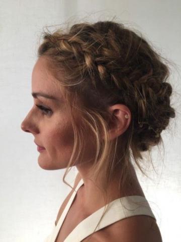 Braided crown hair: Πώς να κάνεις μόνη σου το πιο ρομαντικό χτένισμα Braided crown hair: Πώς να κάνεις μόνη σου το πιο ρομαντικό χτένισμα