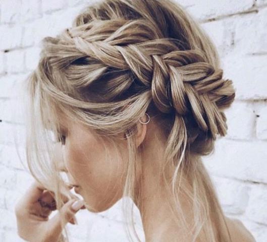 Braided crown hair: Πώς να κάνεις μόνη σου το πιο ρομαντικό χτένισμα Braided crown hair: Πώς να κάνεις μόνη σου το πιο ρομαντικό χτένισμα