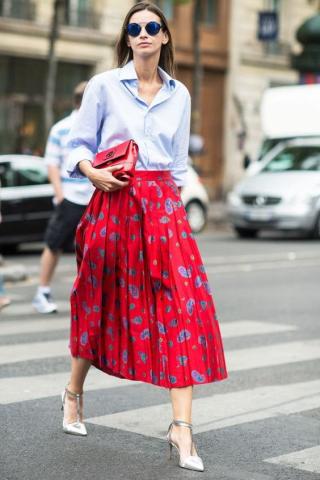 Pleated Skirt: Το δυναμικό comeback της και στιλάτοι τρόποι να τη συνδυάσεις Pleated Skirt: Το δυναμικό comeback της και στιλάτοι τρόποι να τη συνδυάσεις