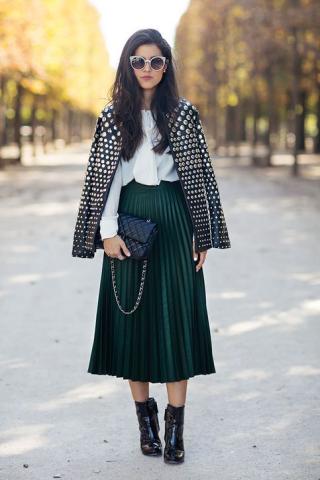 Pleated Skirt: Το δυναμικό comeback της και στιλάτοι τρόποι να τη συνδυάσεις Pleated Skirt: Το δυναμικό comeback της και στιλάτοι τρόποι να τη συνδυάσεις