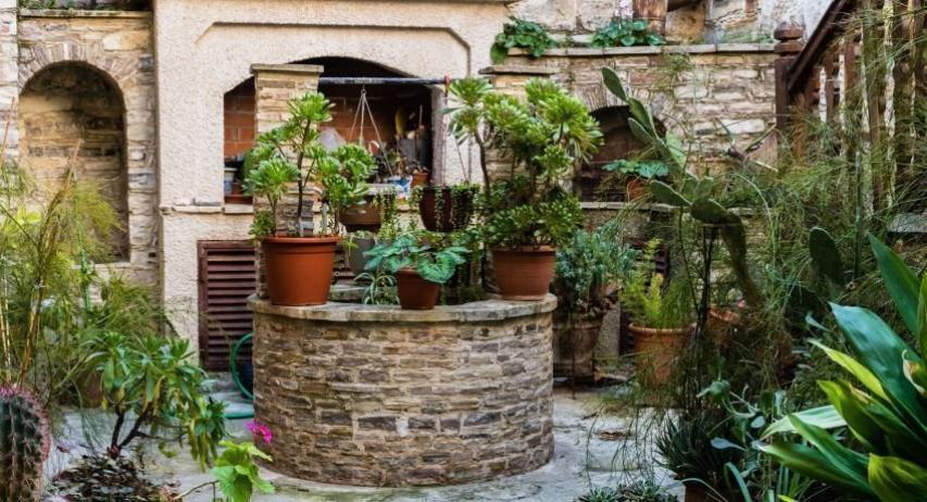 Το Λευκαρίτικο κέντημα Το Λευκαρίτικο κέντημα