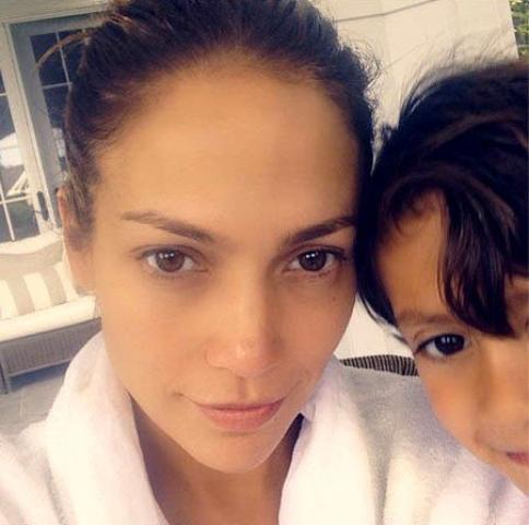 Jennifer Lopez: 10 φορές που τόλμησε να φωτογραφηθεί εντελώς αμακιγιάριστη Jennifer Lopez: 10 φορές που τόλμησε να φωτογραφηθεί εντελώς αμακιγιάριστη