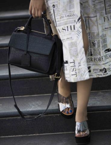 Μάθατε τα νέα; Αυτό το print από τα 90s κάνει come back αλλά δεν τρελαθήκαμε... Μάθατε τα νέα; Αυτό το print από τα 90s κάνει come back αλλά δεν τρελαθήκαμε...