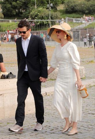 Η Katy Perry στο Κολοσσαίο με outfit αλά Audrey Η Katy Perry στο Κολοσσαίο με outfit αλά Audrey