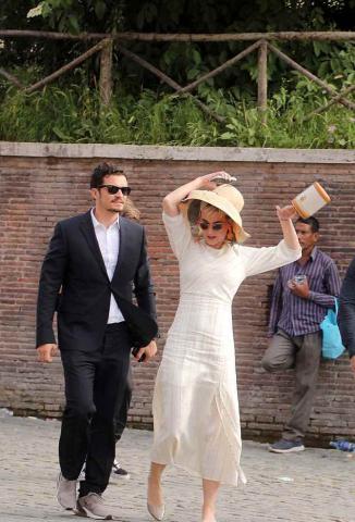 Η Katy Perry στο Κολοσσαίο με outfit αλά Audrey Η Katy Perry στο Κολοσσαίο με outfit αλά Audrey