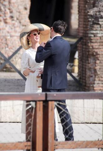 Η Katy Perry στο Κολοσσαίο με outfit αλά Audrey Η Katy Perry στο Κολοσσαίο με outfit αλά Audrey