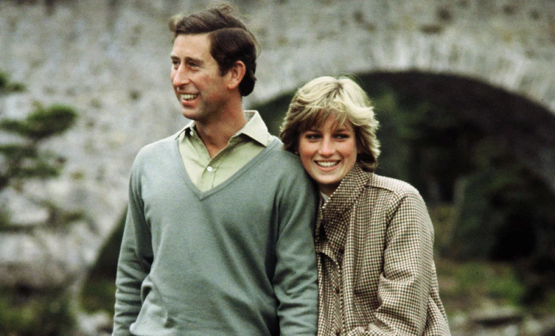 Το μεγάλο «μυστικό» του παλατιού: Η λεπτομέρεια που κανείς μέχρι σήμερα δεν είχε προσέξει στις φωτογραφίες Charles - Diana Το μεγάλο «μυστικό» του παλατιού: Η λεπτομέρεια που κανείς μέχρι σήμερα δεν είχε προσέξει στις φωτογραφίες Charles - Diana