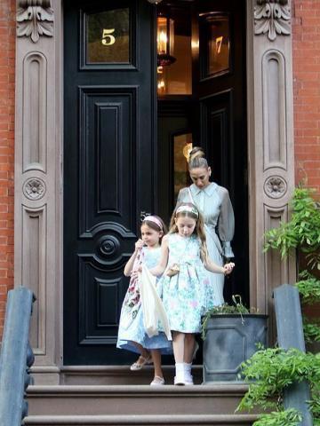 Sarah Jessica Parker: Η σπάνια δημόσια εμφάνιση με τις δίδυμες κόρες της Sarah Jessica Parker: Η σπάνια δημόσια εμφάνιση με τις δίδυμες κόρες της