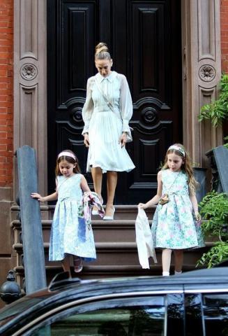 Sarah Jessica Parker: Η σπάνια δημόσια εμφάνιση με τις δίδυμες κόρες της Sarah Jessica Parker: Η σπάνια δημόσια εμφάνιση με τις δίδυμες κόρες της