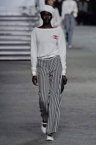 Ο οίκος Chanel δημιούργησε ένα ολόκληρο κρουαζιερόπλοιο αυτή τη φορά για την Cruise 2019 Ο οίκος Chanel δημιούργησε ένα ολόκληρο κρουαζιερόπλοιο αυτή τη φορά για την Cruise 2019