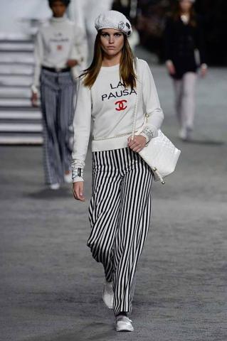 Ο οίκος Chanel δημιούργησε ένα ολόκληρο κρουαζιερόπλοιο αυτή τη φορά για την Cruise 2019 Ο οίκος Chanel δημιούργησε ένα ολόκληρο κρουαζιερόπλοιο αυτή τη φορά για την Cruise 2019