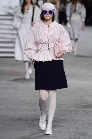 Ο οίκος Chanel δημιούργησε ένα ολόκληρο κρουαζιερόπλοιο αυτή τη φορά για την Cruise 2019 Ο οίκος Chanel δημιούργησε ένα ολόκληρο κρουαζιερόπλοιο αυτή τη φορά για την Cruise 2019