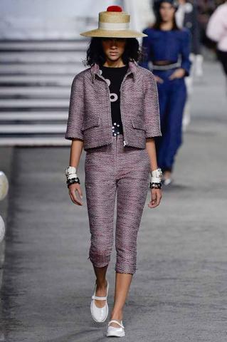 Ο οίκος Chanel δημιούργησε ένα ολόκληρο κρουαζιερόπλοιο αυτή τη φορά για την Cruise 2019 Ο οίκος Chanel δημιούργησε ένα ολόκληρο κρουαζιερόπλοιο αυτή τη φορά για την Cruise 2019