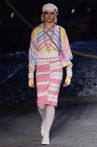 Ο οίκος Chanel δημιούργησε ένα ολόκληρο κρουαζιερόπλοιο αυτή τη φορά για την Cruise 2019 Ο οίκος Chanel δημιούργησε ένα ολόκληρο κρουαζιερόπλοιο αυτή τη φορά για την Cruise 2019