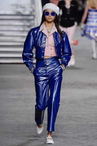 Ο οίκος Chanel δημιούργησε ένα ολόκληρο κρουαζιερόπλοιο αυτή τη φορά για την Cruise 2019 Ο οίκος Chanel δημιούργησε ένα ολόκληρο κρουαζιερόπλοιο αυτή τη φορά για την Cruise 2019