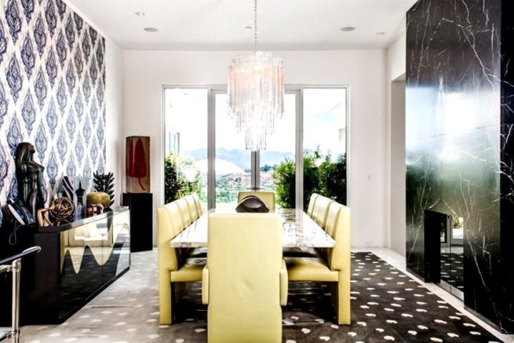 Η εκκεντρική βίλα που πουλά η Gwen Stefani στο Beverly Hills έχει μέχρι και… κοτέτσι! Η εκκεντρική βίλα που πουλά η Gwen Stefani στο Beverly Hills έχει μέχρι και… κοτέτσι!