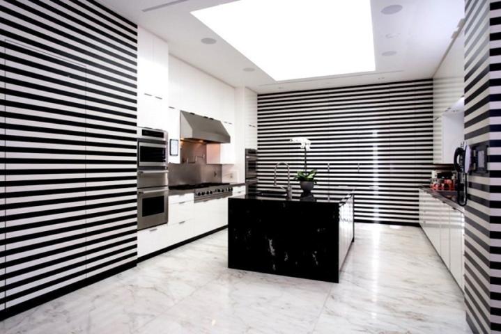 Η εκκεντρική βίλα που πουλά η Gwen Stefani στο Beverly Hills έχει μέχρι και… κοτέτσι! Η εκκεντρική βίλα που πουλά η Gwen Stefani στο Beverly Hills έχει μέχρι και… κοτέτσι!