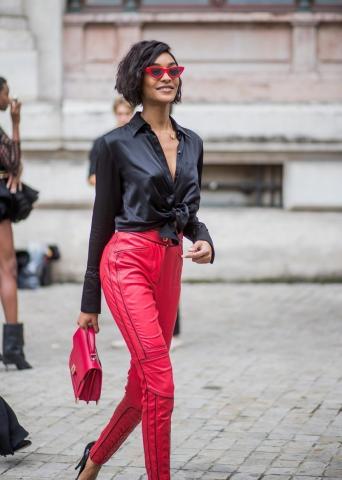 Satin shirts: Πώς να φορέσεις το πολυτελές πουκάμισο στην καθημερινότητα Satin shirts: Πώς να φορέσεις το πολυτελές πουκάμισο στην καθημερινότητα