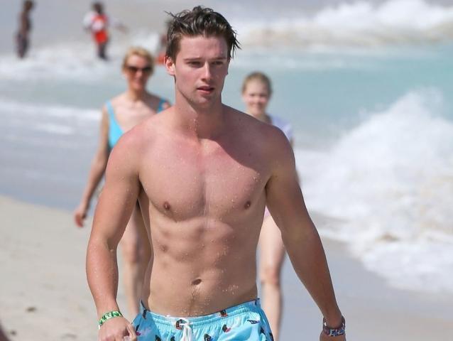 Patrick Schwarzenegger: Ο 24χρονος γιος του Arnold είναι ένα από τα πιο γοητευτικά αγόρια του Hollywood Patrick Schwarzenegger: Ο 24χρονος γιος του Arnold είναι ένα από τα πιο γοητευτικά αγόρια του Hollywood