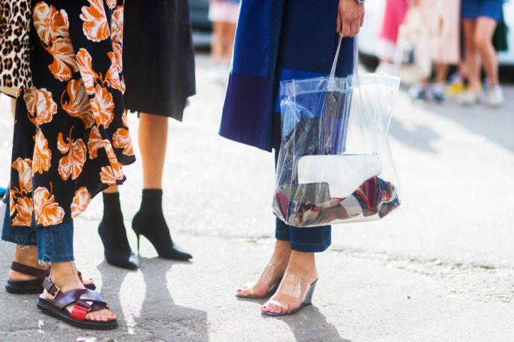 Διάφανη τσάντα: Η νέα εμμονή των IT grils και πώς να την υιοθετήσεις Διάφανη τσάντα: Η νέα εμμονή των IT grils και πώς να την υιοθετήσεις