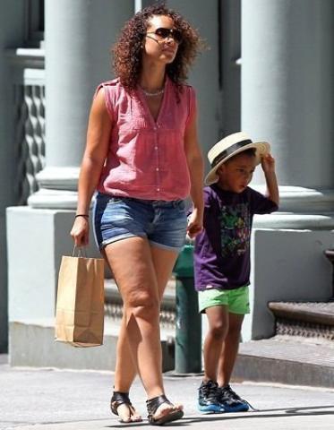 Δικαίωση! 10 + 1 celebrities που δεν κρύβουν την κυτταρίτιδά τους Δικαίωση! 10 + 1 celebrities που δεν κρύβουν την κυτταρίτιδά τους