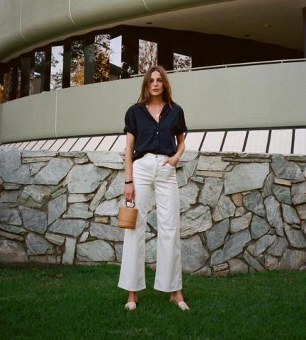 Trend alert: Η επιστροφή του λευκού τζιν στο καλοκαιρινό street style Trend alert: Η επιστροφή του λευκού τζιν στο καλοκαιρινό street style