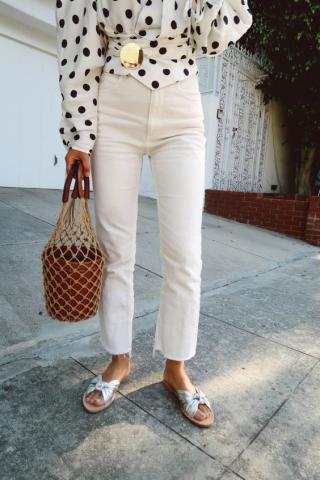 Trend alert: Η επιστροφή του λευκού τζιν στο καλοκαιρινό street style Trend alert: Η επιστροφή του λευκού τζιν στο καλοκαιρινό street style