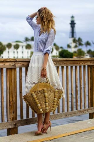 Πώς να κρατήσεις την ψάθινη τσάντα παραλίας και εκτός Πώς να κρατήσεις την ψάθινη τσάντα παραλίας και εκτός