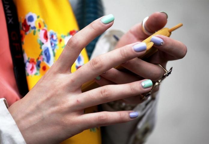 Nail color trend: Το χρώμα που θα λατρέψεις για το καλοκαιρινό σου μανικιούρ Nail color trend: Το χρώμα που θα λατρέψεις για το καλοκαιρινό σου μανικιούρ