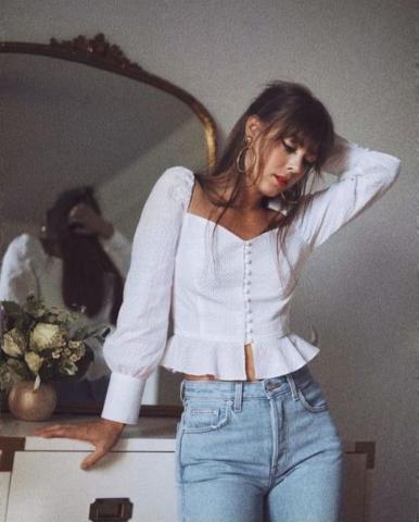 To girly top που πρέπει να έχεις στην ντουλάπα σου το καλοκαίρι To girly top που πρέπει να έχεις στην ντουλάπα σου το καλοκαίρι