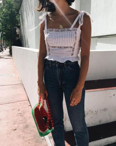 To girly top που πρέπει να έχεις στην ντουλάπα σου το καλοκαίρι To girly top που πρέπει να έχεις στην ντουλάπα σου το καλοκαίρι