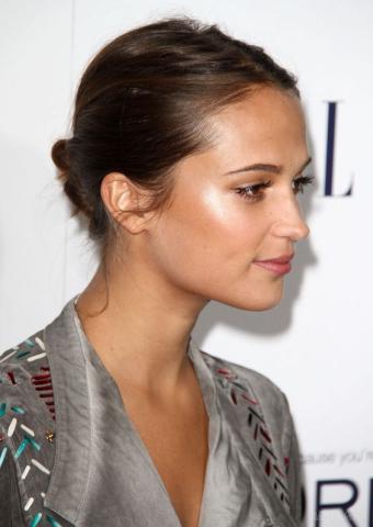 5 εύκολα updos που μπορείς να κάνεις παντού το καλοκαίρι 5 εύκολα updos που μπορείς να κάνεις παντού το καλοκαίρι