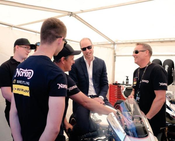 Η μεγάλη αγάπη του πρίγκιπα William που η Kate εύχεται να μην αποκτήσει και ο μικρός George Η μεγάλη αγάπη του πρίγκιπα William που η Kate εύχεται να μην αποκτήσει και ο μικρός George