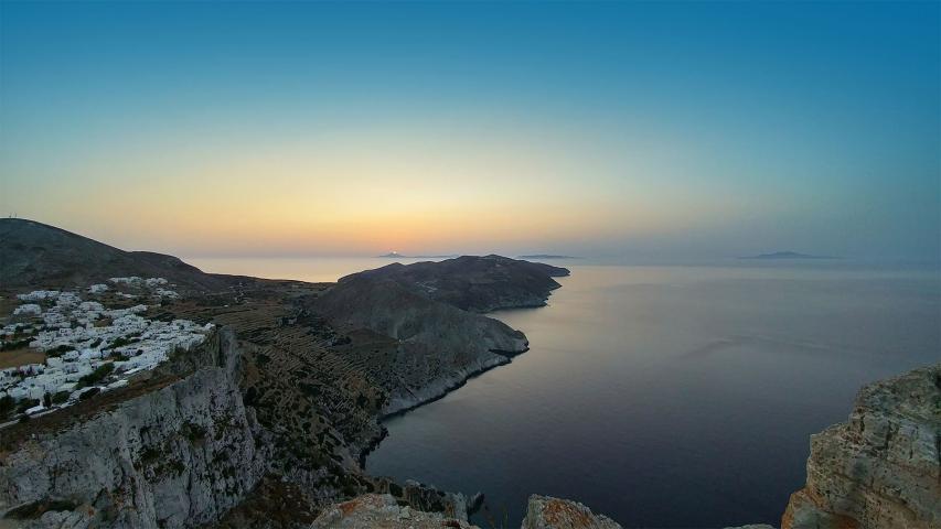 Η Φολέγανδρος με τον low profile χαρακτήρα και την ακατέργαστη ομορφιά Η Φολέγανδρος με τον low profile χαρακτήρα και την ακατέργαστη ομορφιά